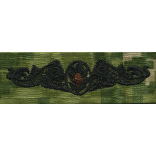 [Vanguard] Navy Embroidered Badge: Submarine Medical - Woodland Digital