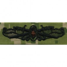 [Vanguard] Navy Embroidered Badge: Surface Warfare Medical - Woodland Digital