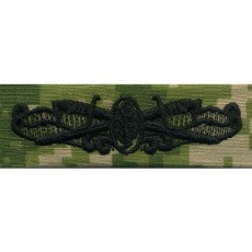 [Vanguard] Navy Embroidered Badge: Surface Warfare Medical Service - Woodland Digital