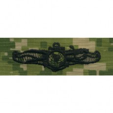 [Vanguard] Navy Embroidered Badge: Information Dominance Warfare Officer - Woodland Digital